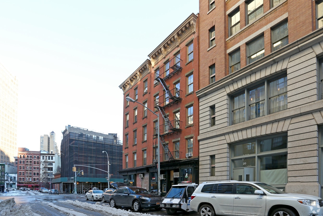 Building Photo - 18 N Moore St