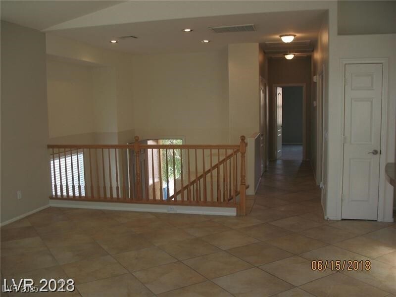 Foto principal - 5122 Echo Shire Ave