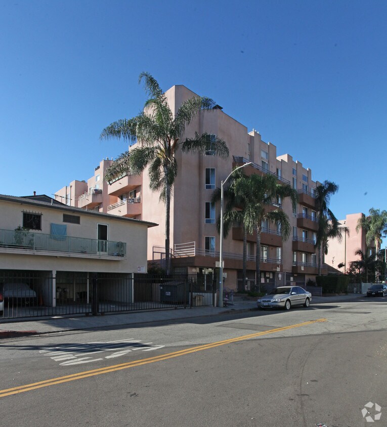 Foto del edificio - 6510 La Mirada Ave