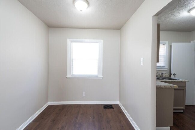 Foto del edificio - 3046 N Temple Ave