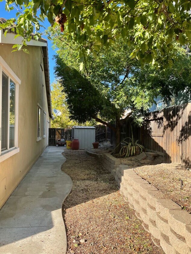 Foto principal - Beautiful 5 Bedroom 3 Bath Home in Twelve ...