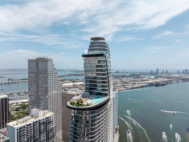 Foto del edificio - 300 Biscayne Blvd Way