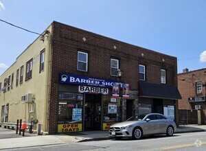 Building Photo - 480 Westbury Rd