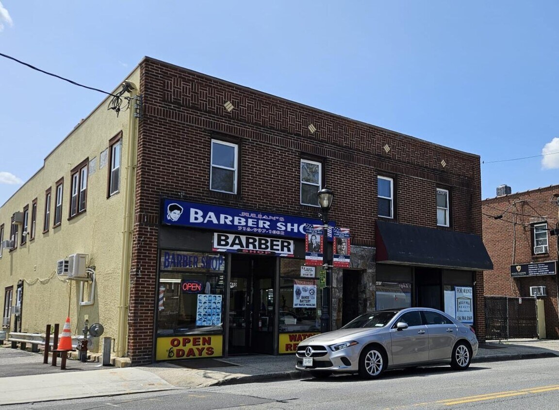 Foto principal - 480 Westbury Rd