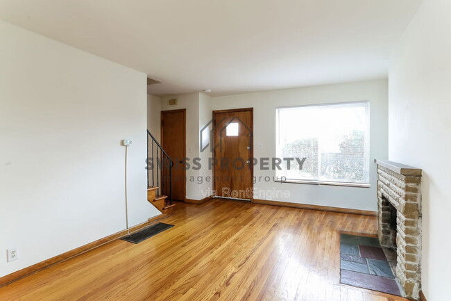 Building Photo - 4187 Indianola Ave