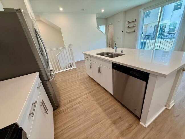 Building Photo - Luxury Townhome 3 level 2 car garage  modern kitchen must see charmer $3350
