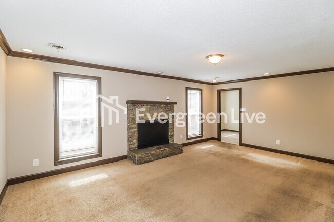 Building Photo - 3465 E Rolling Woods Dr