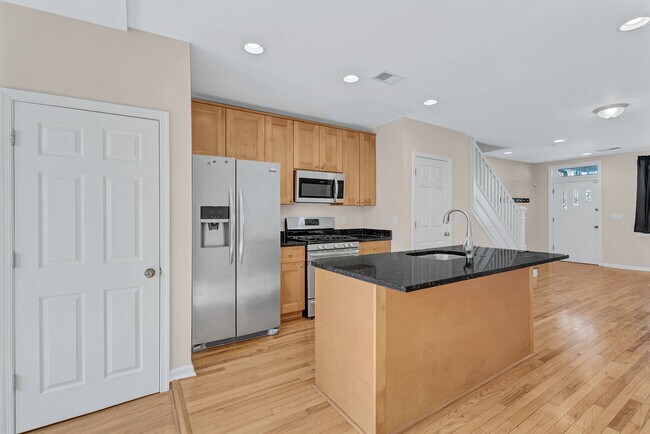 Building Photo - 1921 Bennett Pl NE