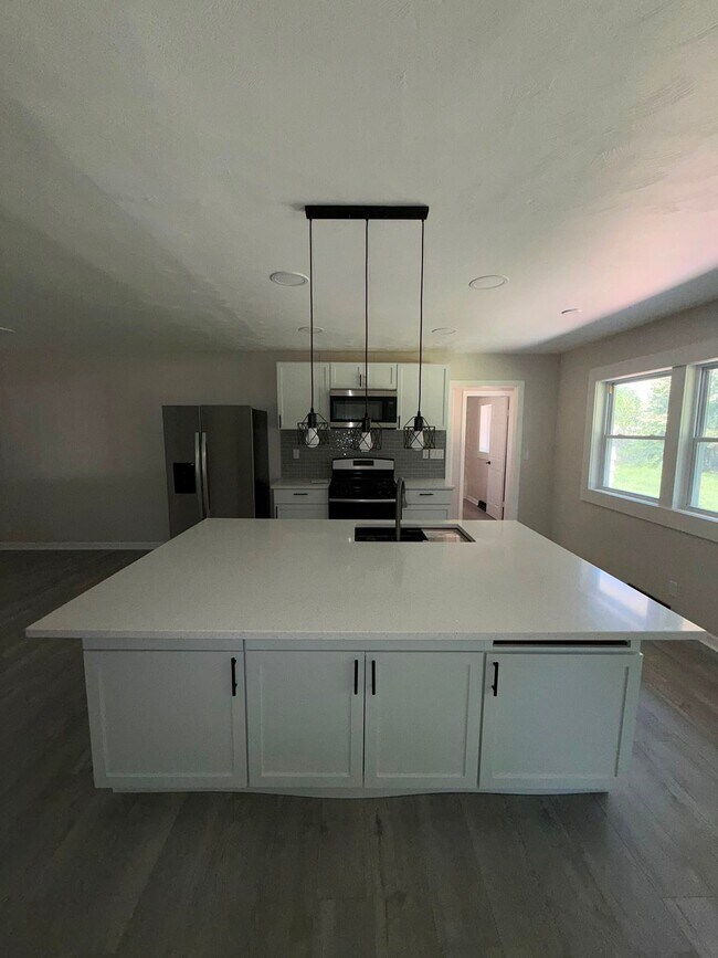 Foto del edificio - 2706 Lakewood Dr N