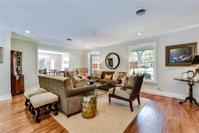 Foto del edificio - 3411 Foothill Terrace