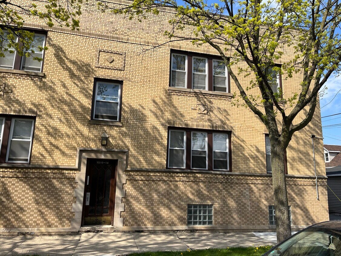 Primary Photo - 2514 W 70th St