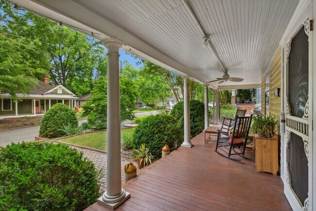 Photo - Furnished Charming 3 Bedroom Home Availabl...