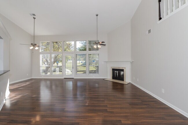 Foto del edificio - 102 Summerwood Ct