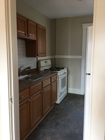 Building Photo - 304 Roesch Ave