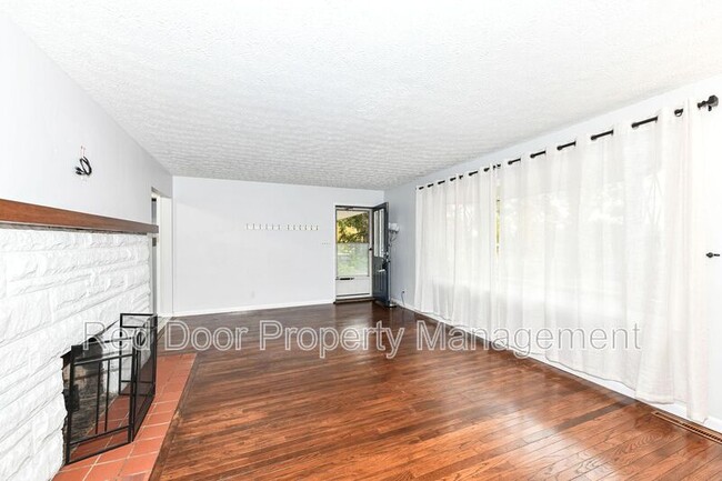 Foto del edificio - 3705 Redfern Dr