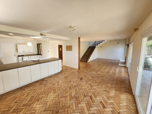 Foto del edificio - University City - Two Story House - Two Ca...