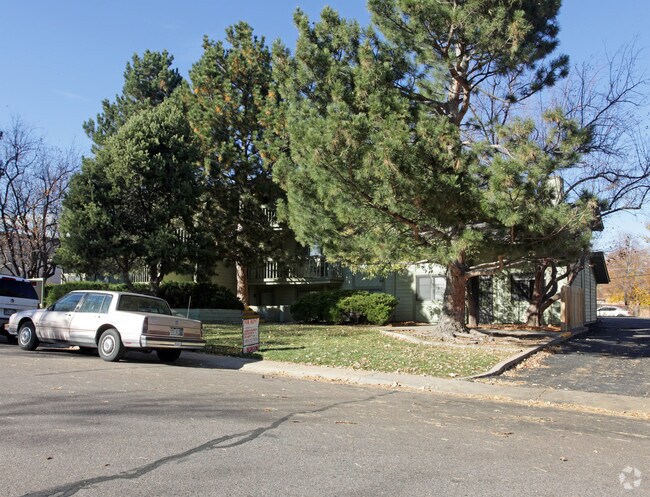 Foto del edificio - THE PINES Apartments
