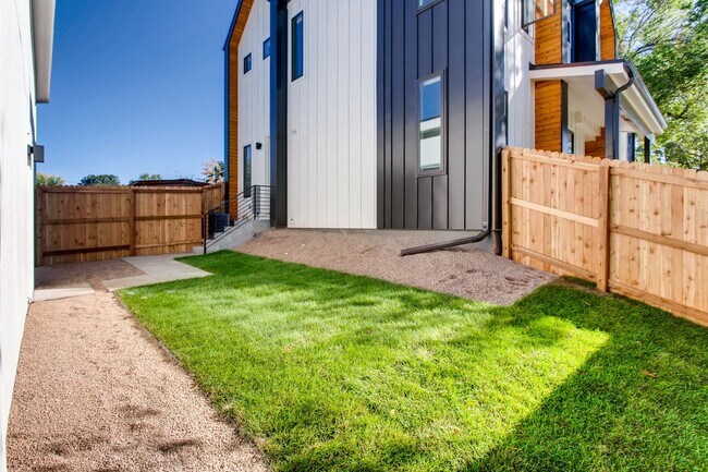 Building Photo - Modern 3 Bedroom Duplex for Rent