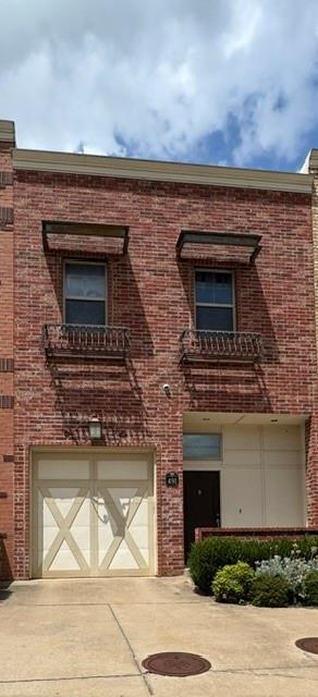 Building Photo - 491 S Fretz Ave