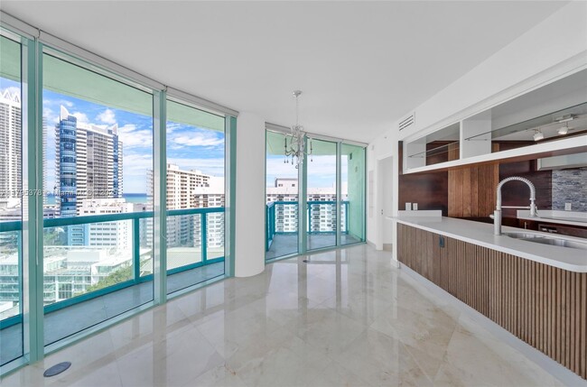 Foto del edificio - 6000 Indian Creek Dr