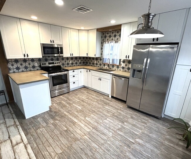 Building Photo - Beautiful Farmhouse 3 Bed / 2 Bath — Section 8 Accepted!