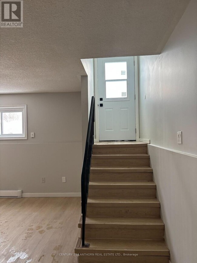 Building Photo - 9 Pacific St