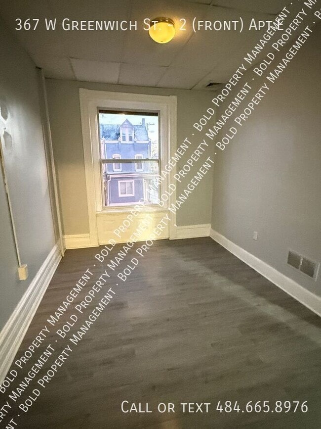 Foto del edificio - 367 W Greenwich St