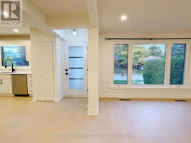 Building Photo - 2116 Mountainside Dr