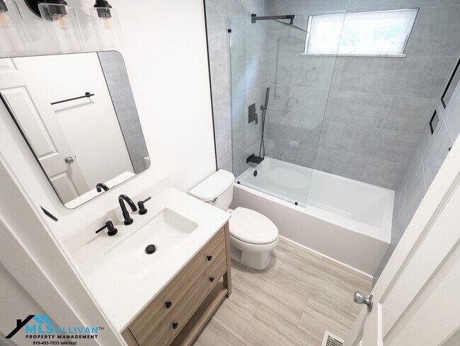 Foto del edificio - 531 Lakeshore Dr
