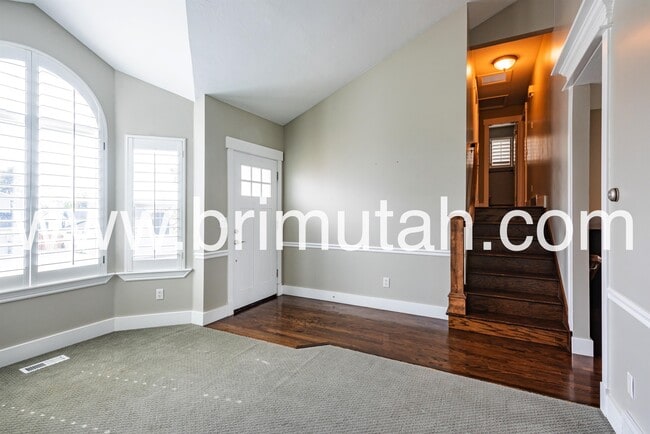 Building Photo - 11243 S Silver Ridge Dr