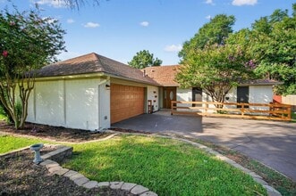 Building Photo - 505 Oak Ridge Dr
