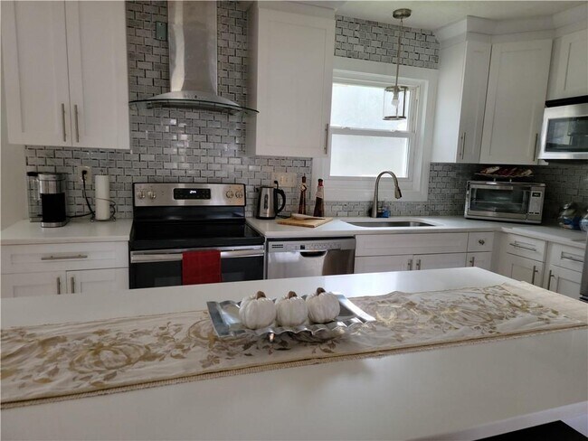 Foto del edificio - 1815 Rollingwood Dr SE