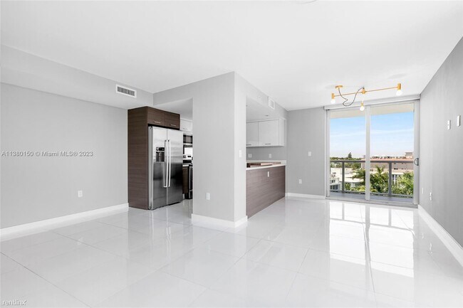 Building Photo - 2 br, 2 bath Condo - 9901 E Bay Harbor Dr