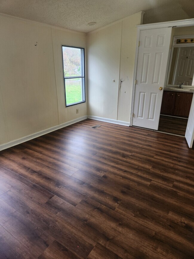 Foto del edificio - 121 Connector Rd