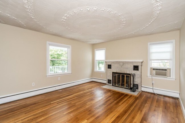 Foto del edificio - Lovely Craftsman Style Home For Rent