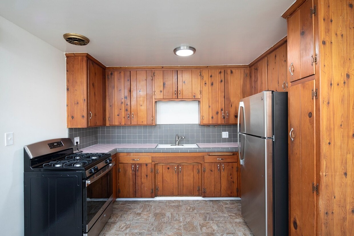 Building Photo - Talmadge Pacific Apartments