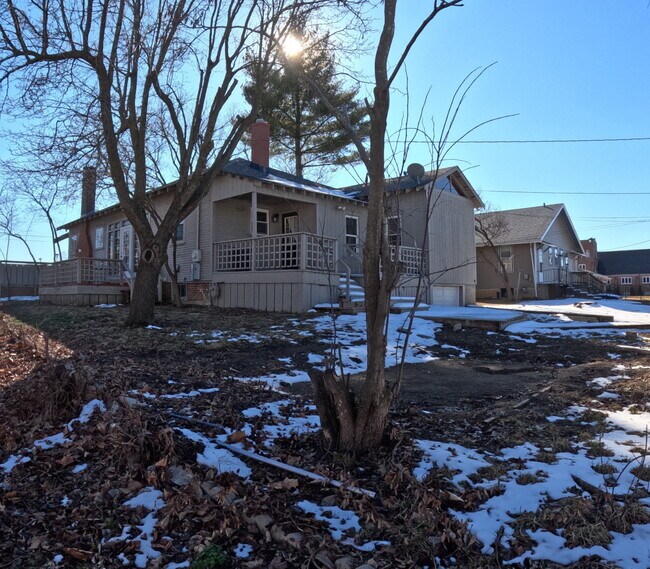 Building Photo - 409 E Booneslick Rd