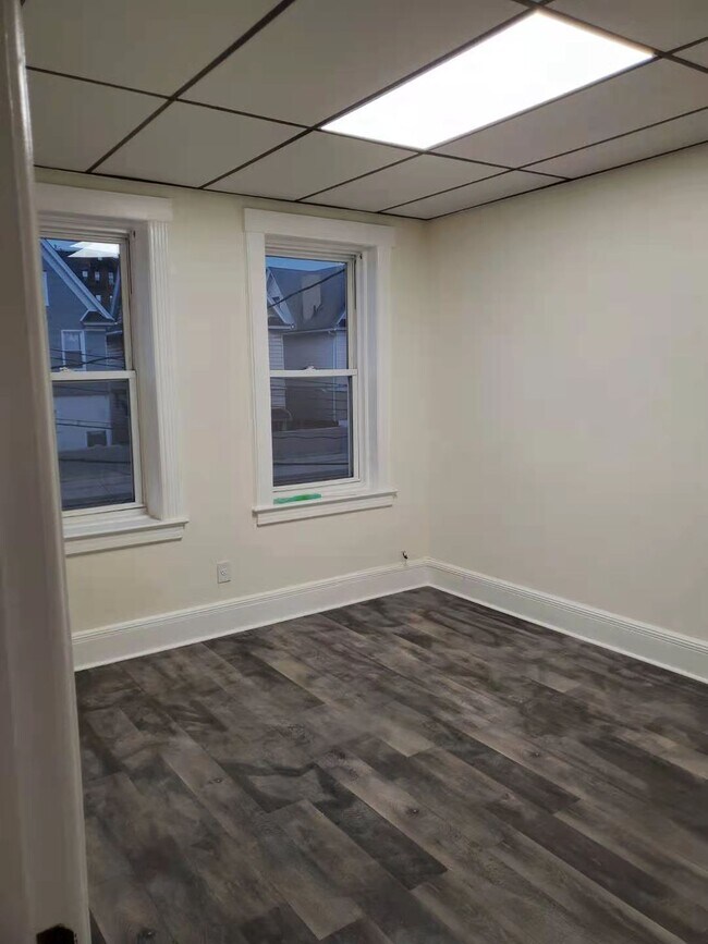 Building Photo - 1755 W 8th St