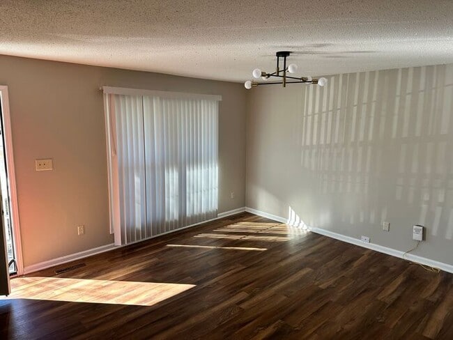 Foto del edificio - Spacious Two Bedroom Townhome In Kannapolis