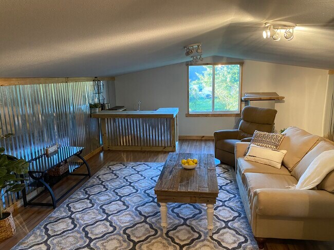 Foto del edificio - 7447 Hawkins Rd