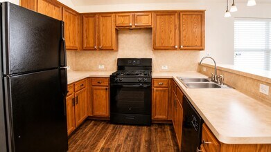 Building Photo - 7543 Legacy Pines Dr