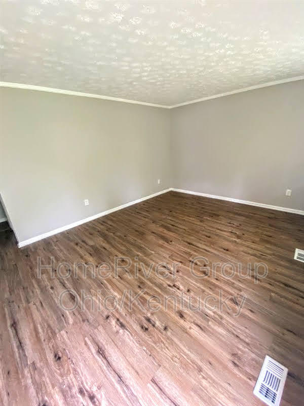 Building Photo - 2511 Mariposa Dr