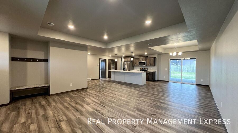 Foto principal - Modern 3-Bedroom Home with Convenience & Style in Harrisburg, SD