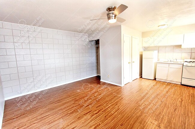 Foto del edificio - 903 Springdale Rd