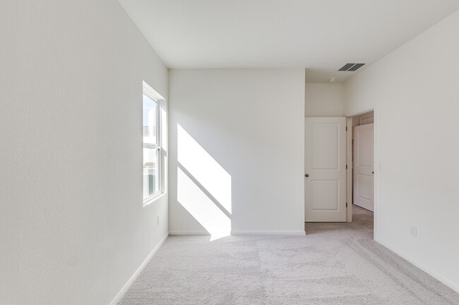 Building Photo - 208 Wedemeyer St