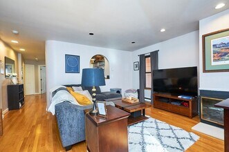 Building Photo - 18 E Springfield St