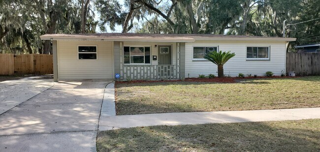 Foto del edificio - 1104 Sebago Ave N