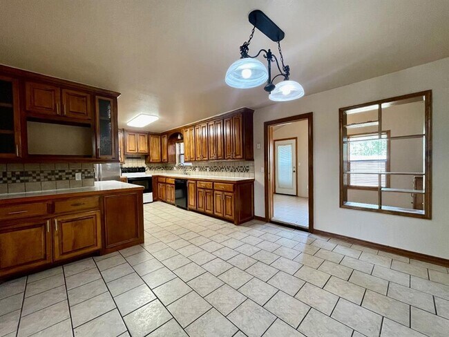 Foto del edificio - 1319 W Aries Rd