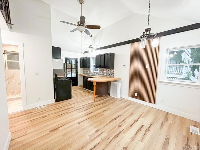 Foto del edificio - 765 Meadow Rd