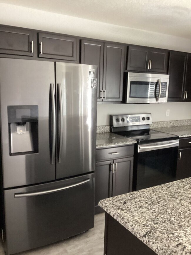 Building Photo - Four Bedroom Three bathrooms - South Lakeland